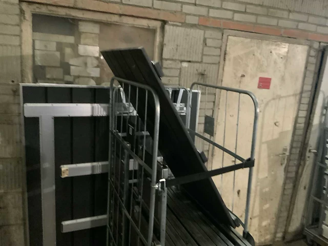 Partij bounge loungeset onderdelen; met diverse hoezen; zonder transportkar. - afbeelding 4 van  5