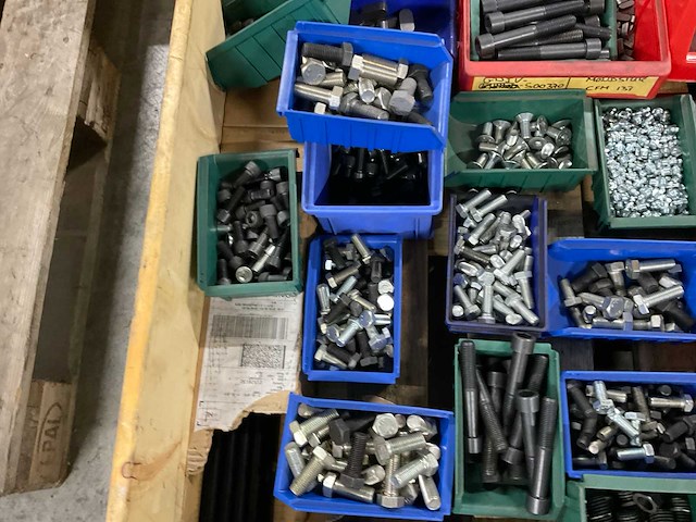 Partij bouten - afbeelding 5 van  6