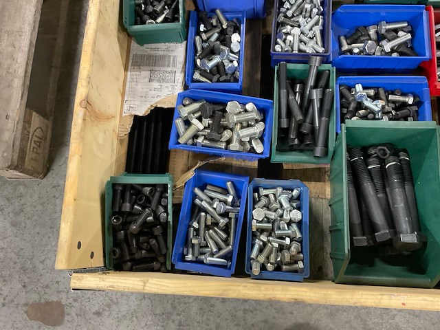 Partij bouten - afbeelding 6 van  6