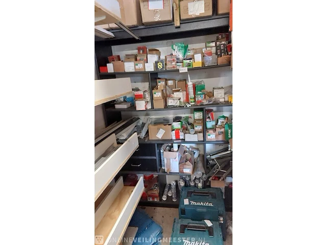 Partij bouwbenodigdheden - afbeelding 1 van  21