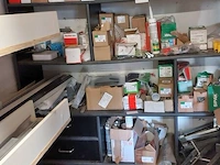 Partij bouwbenodigdheden - afbeelding 1 van  21