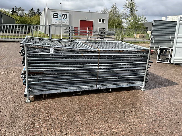 Partij bouwhekken in bok - afbeelding 1 van  5