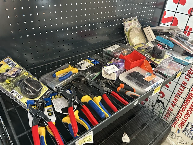 Partij bouwmarkt artikelen w.o. krimptangen w.o. philips, camlink, kinzo, nedis - afbeelding 1 van  7