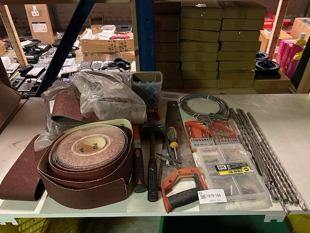 Partij bouwmarktartikelen w.o. schuurband, boren - afbeelding 1 van  7