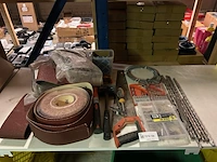 Partij bouwmarktartikelen w.o. schuurband, boren - afbeelding 1 van  7