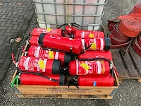 Partij brandblussers en slangen - afbeelding 4 van  5