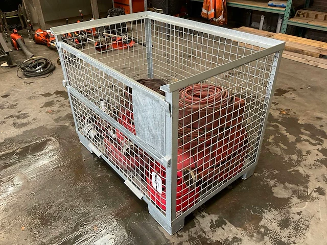 Partij brandweerslangen - afbeelding 3 van  5