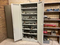 Partij buigmallen in kast