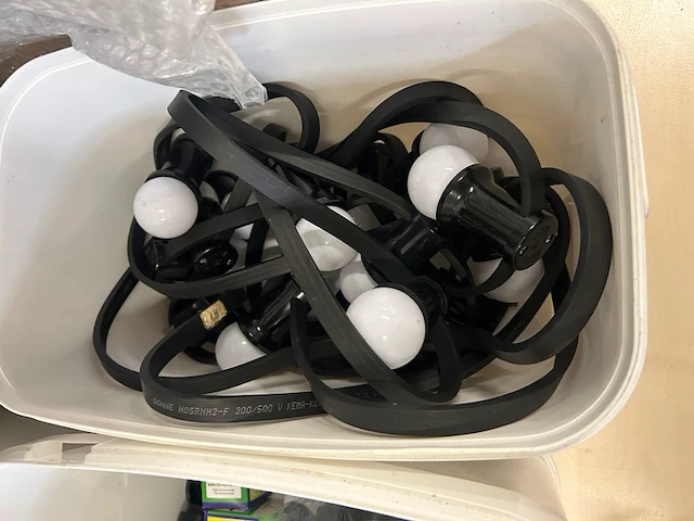 Partij buitenverlichtingsnoeren incl. led lampen - afbeelding 2 van  7