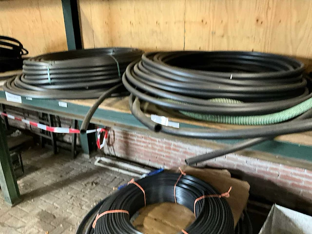 Partij buizen en slangen - afbeelding 10 van  11