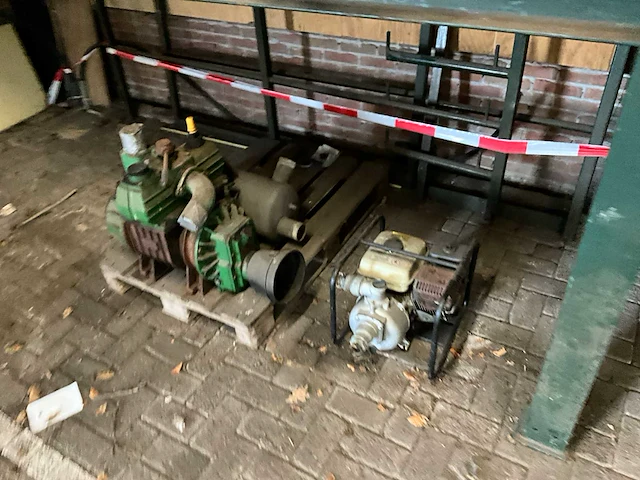 Partij buizen en slangen - afbeelding 11 van  11