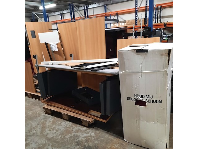 Partij bureau's in onderdelen - afbeelding 5 van  8