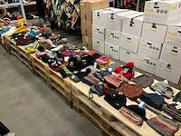 Partij burton/barts/carhartt/volcom mutsen (110x) - afbeelding 1 van  10