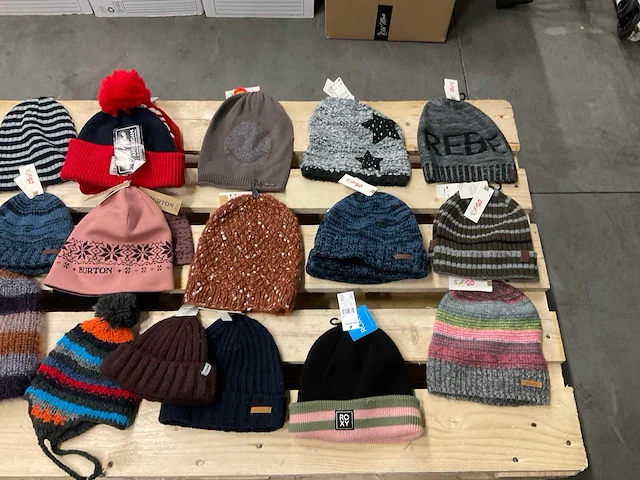 Partij burton/barts/carhartt/volcom mutsen (110x) - afbeelding 3 van  10