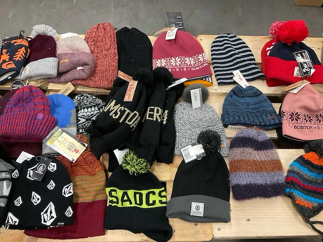 Partij burton/barts/carhartt/volcom mutsen (110x) - afbeelding 4 van  10