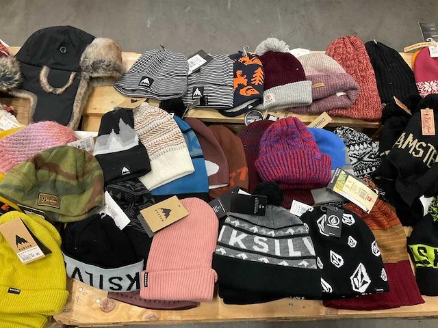 Partij burton/barts/carhartt/volcom mutsen (110x) - afbeelding 5 van  10