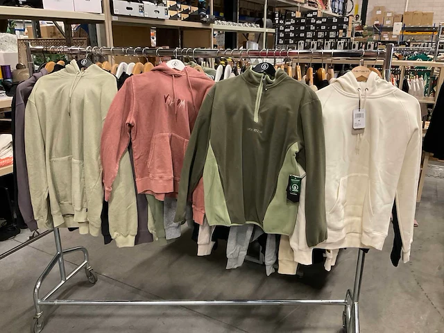Partij burton/huf/volcom/carhartt hoodies (37x) - afbeelding 3 van  3