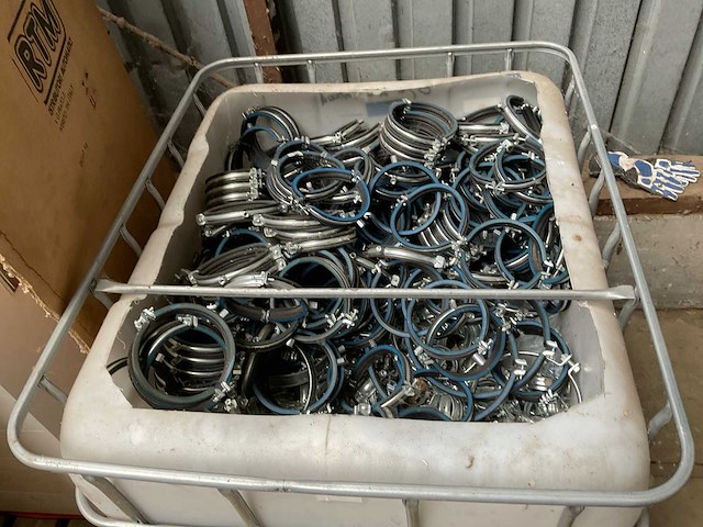 Partij caddy 160-170 buizenklemmen - afbeelding 2 van  3