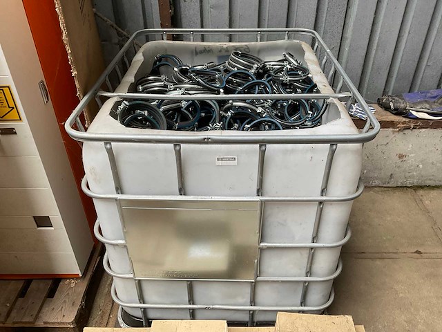 Partij caddy 160-170 buizenklemmen - afbeelding 1 van  3