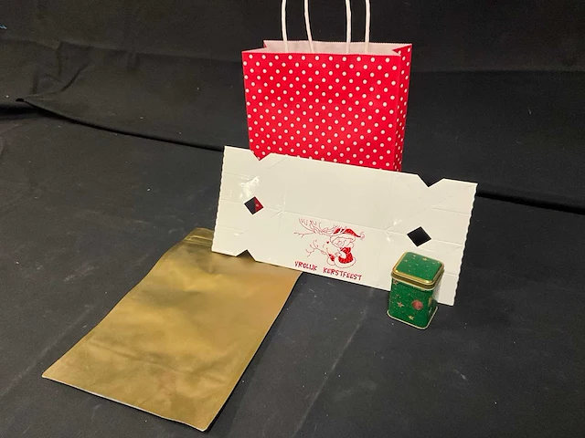 Partij cadeauverpakkingen - afbeelding 1 van  8