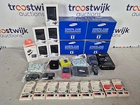 Partij camera accesoires (30x), samsung accesoires (10x) - afbeelding 1 van  1