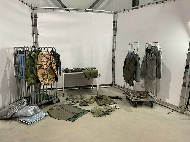 Partij camouflage kleding - afbeelding 6 van  12