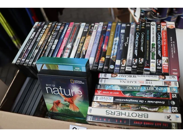 Partij cd/dvd's, diverse titels o.a. national geographic best of nature, brothers & the big kahuna - 97 stuks - afbeelding 2 van  2