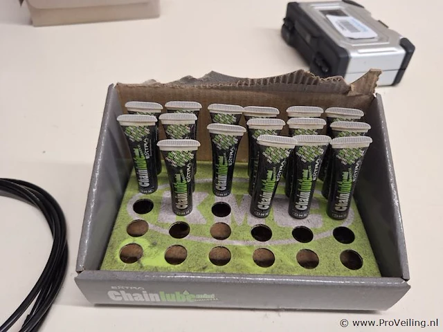 Partij chaintube mini extra kettingolie tubes - afbeelding 1 van  2