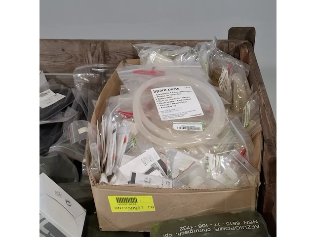Partij chirurgische afzuigpompen, o.a ambu+ - afbeelding 11 van  13
