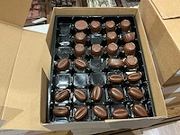 Partij chocolade en bonbons - afbeelding 29 van  37