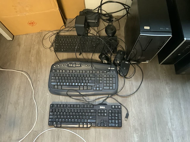 Partij computers en randapparatuur - afbeelding 8 van  11