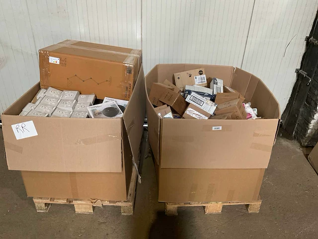 Partij consumentengoederen - afbeelding 1 van  12