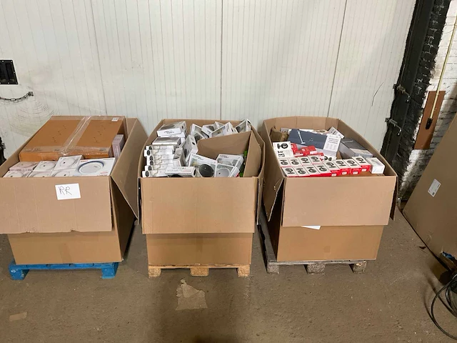 Partij consumentengoederen - afbeelding 1 van  17