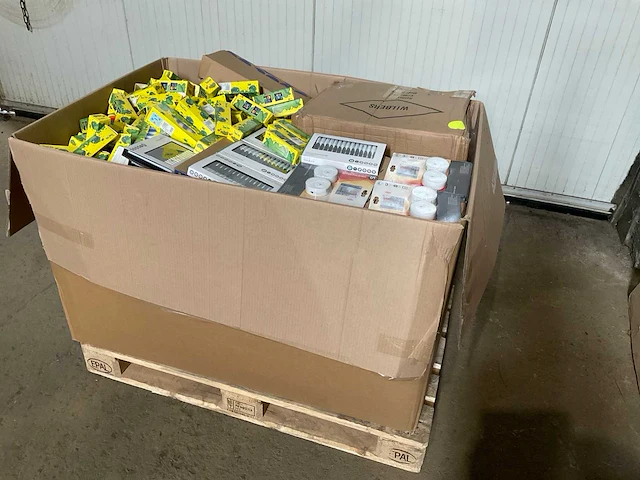 Partij consumentengoederen - afbeelding 1 van  12