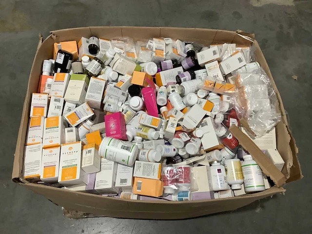 Partij cosmetica - afbeelding 1 van  8