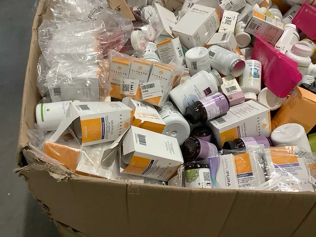 Partij cosmetica - afbeelding 4 van  8