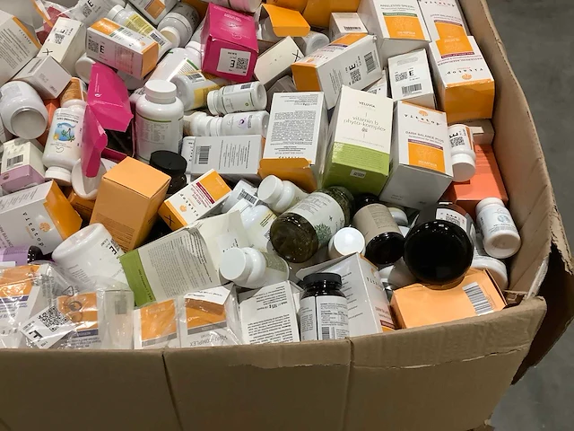 Partij cosmetica - afbeelding 5 van  8