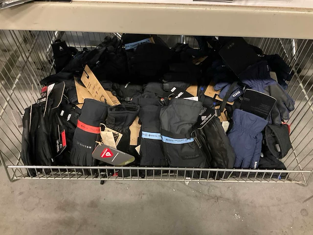 Partij dakine/burton/barts handschoenen (41x) - afbeelding 1 van  13