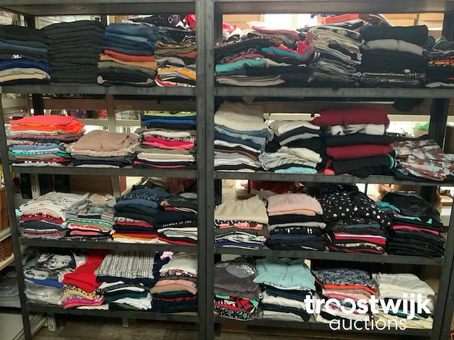 Partij dames kleding - afbeelding 1 van  6