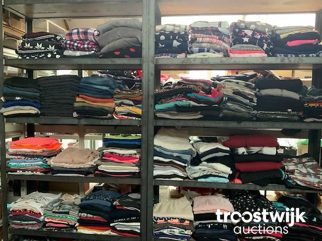 Partij dames kleding - afbeelding 2 van  6