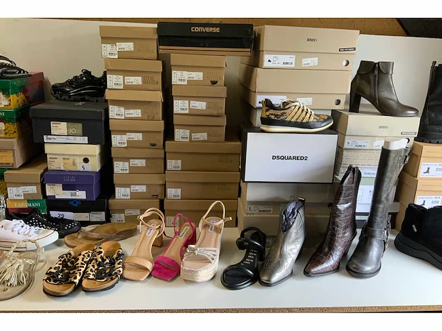 Partij dames schoenen o.a. steve madden, bronx enz. (47x) - afbeelding 1 van  7