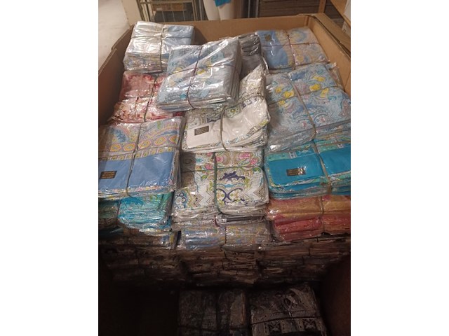 Partij dames sjaals 100% viskose diversen prints aantal 30 stuks. - afbeelding 5 van  11