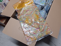 Partij dames sjaals 100% viskose diversen prints aantal 30 stuks. - afbeelding 3 van  11