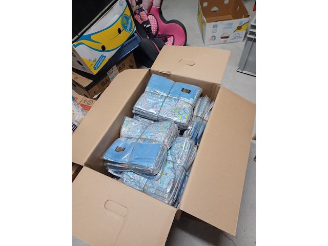 Partij dames sjaals 100% viskose diversen prints aantal 30 stuks. - afbeelding 2 van  11