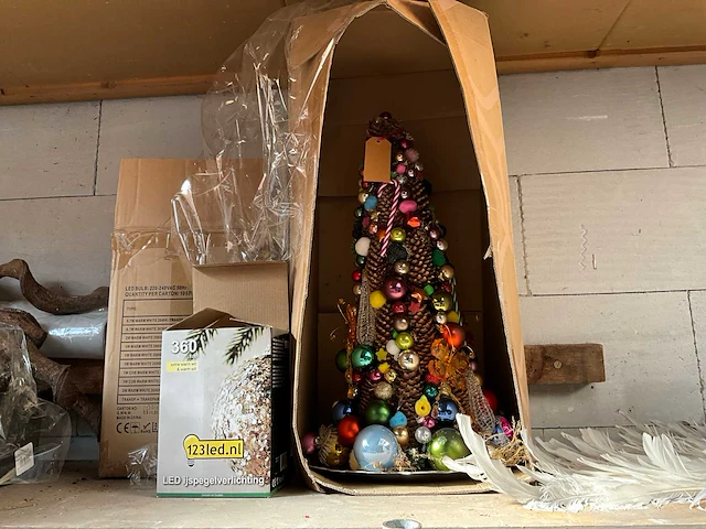 Partij decoratie, potten en vazen - afbeelding 2 van  12
