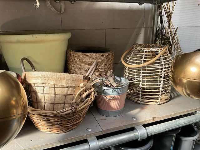 Partij decoratie, potten en vazen - afbeelding 3 van  12