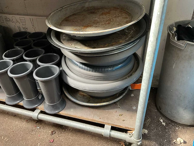 Partij decoratie, potten en vazen - afbeelding 4 van  12