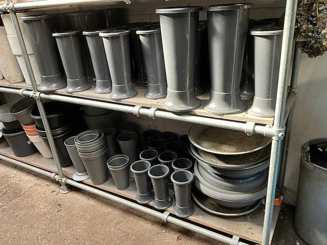 Partij decoratie, potten en vazen - afbeelding 5 van  12