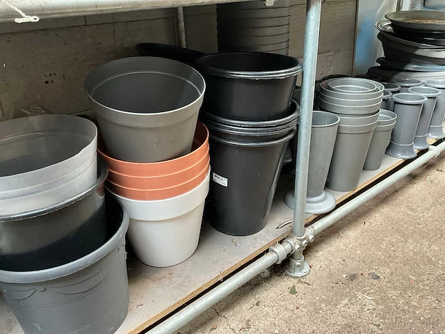 Partij decoratie, potten en vazen - afbeelding 9 van  12