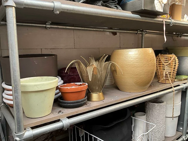 Partij decoratie, potten en vazen - afbeelding 11 van  12